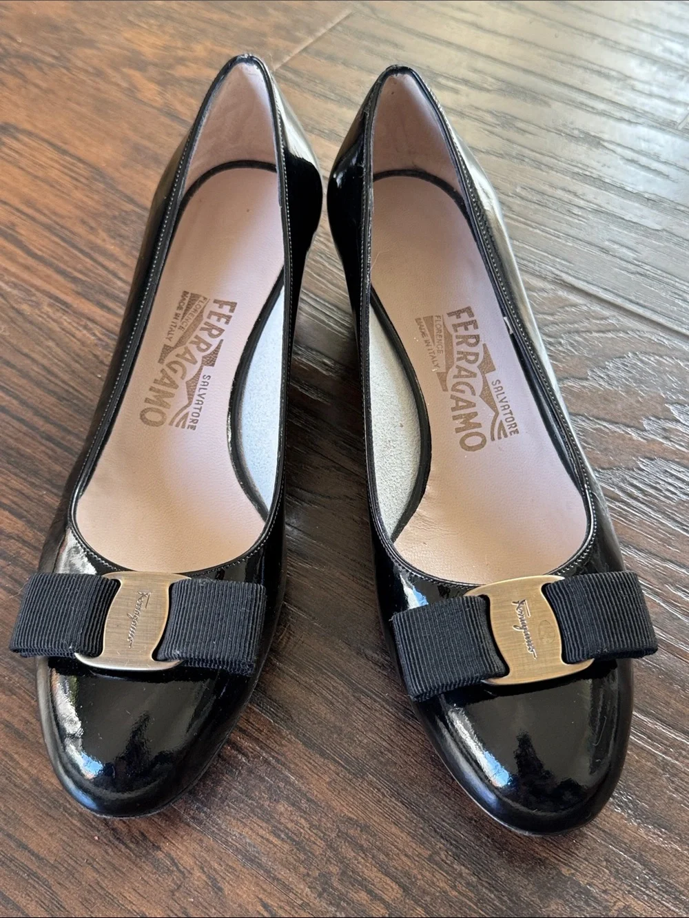 Salvatore Ferragamo Black Classic Patent Vara Bow Flats w/ Gold Plaque, Sz 6.5B